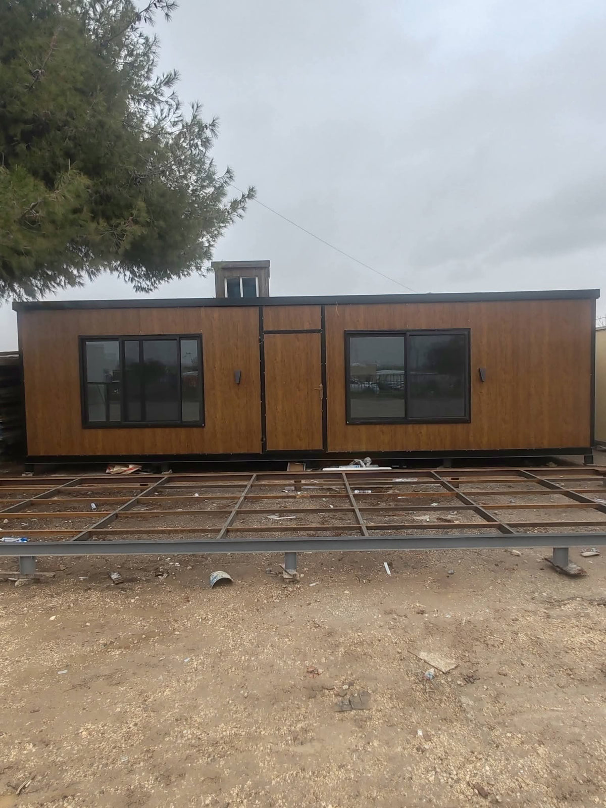 Caravan خشابي كبير - غرفتين + مطبخ + حمام (3×9 متر)